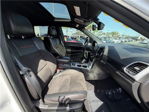 Used 2020 Jeep Grand Cherokee Trailhawk w/ Interior Metal Package image 34