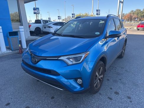 Used 2018 Toyota RAV4 XLE image 2