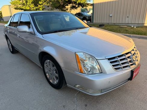 Used 2009 Cadillac DTS image 4