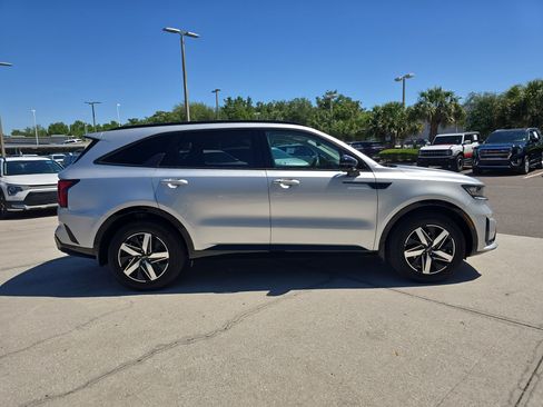 Certified 2022 Kia Sorento S FWD image 9