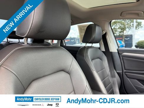 Used 2023 Volkswagen Jetta SE w/ Panoramic Sunroof Package FWD image 32