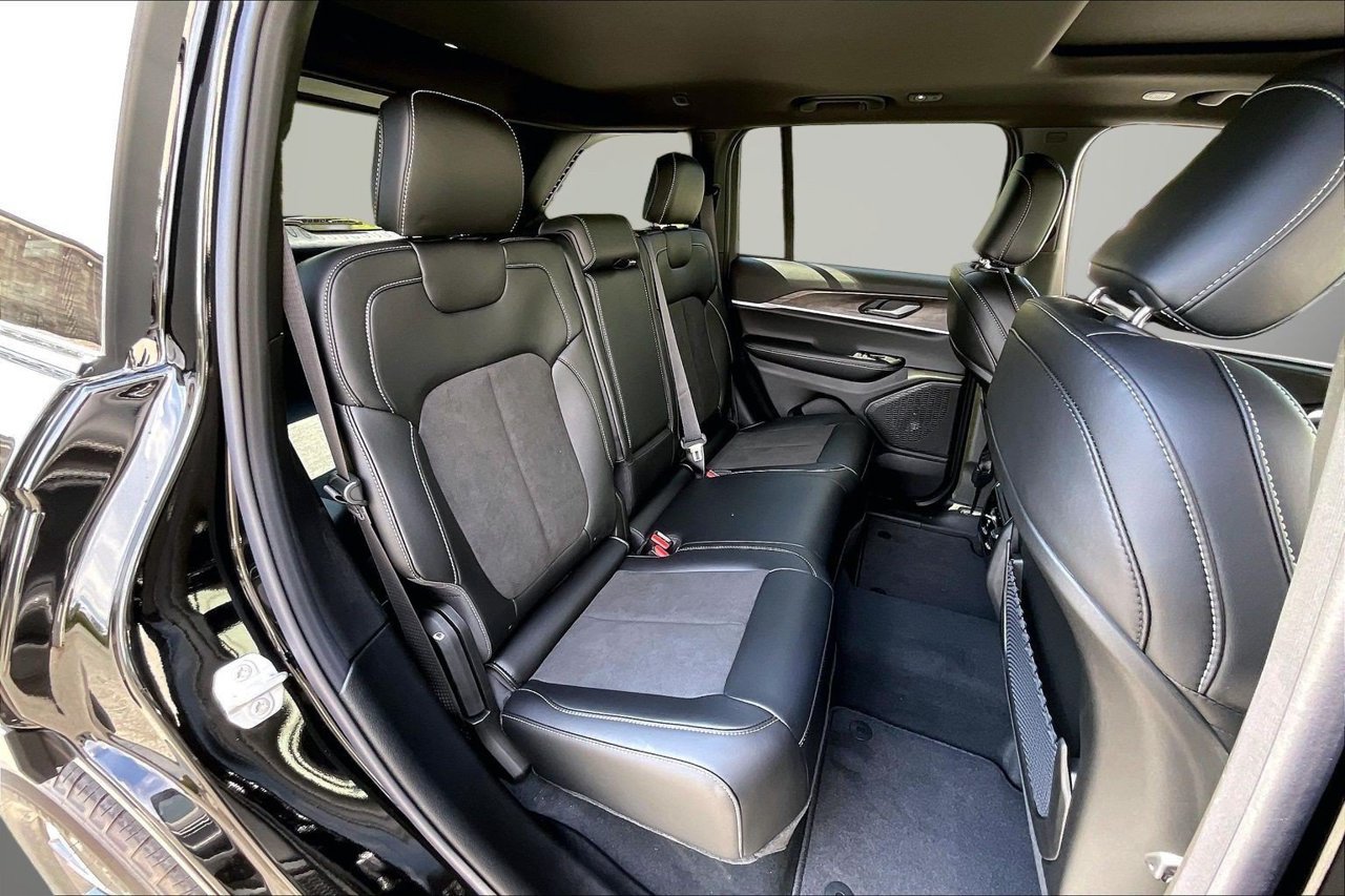 New 2027 Jeep Grand Cherokee Altitude AWD/4WD image 20