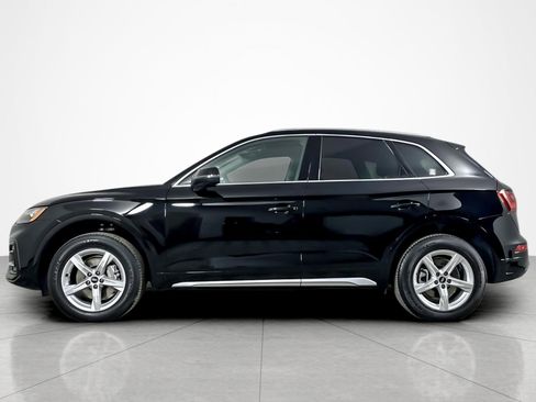 Used 2023 Audi Q5 2.0T Premium w/ Convenience Package image 2