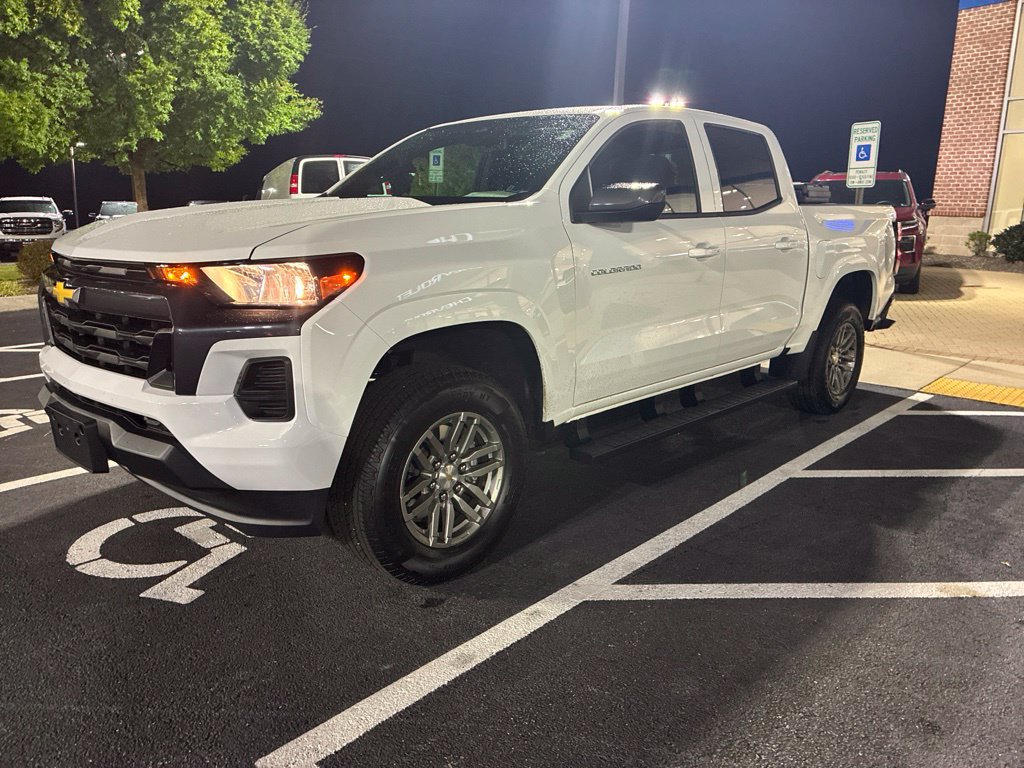 Used 2026 Chevrolet Colorado LT RWD image 1