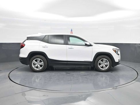 Used 2024 GMC Terrain SLE AWD/4WD image 9