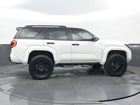 New 2026 Toyota 4Runner SR5 AWD/4WD image 2