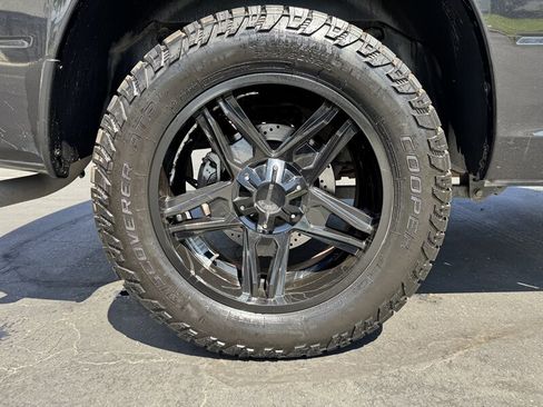 Used 2017 RAM 1500 Classic SLT image 31