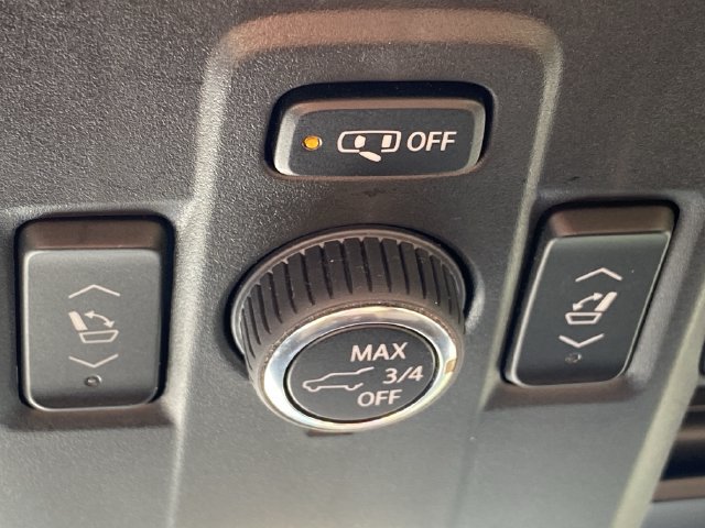 Used 2023 Cadillac Escalade Premium Luxury w/ Performance Package AWD/4WD image 44