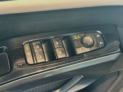 Used 2023 Nissan Pathfinder SL AWD/4WD image 15