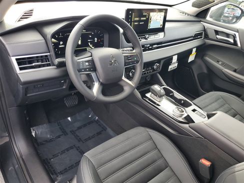 New 2025 Mitsubishi Outlander SE image 6