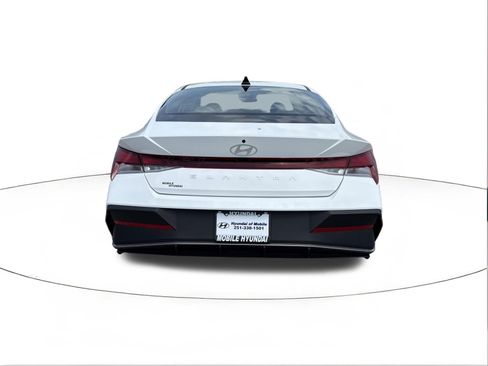 New 2026 Hyundai Elantra SE FWD image 4