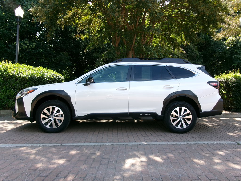 Used 2023 Subaru Outback Premium AWD/4WD image 7