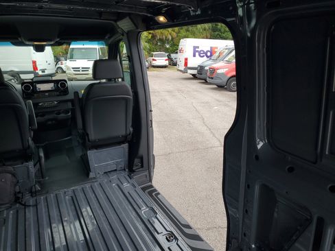 Used 2025 Mercedes-Benz Sprinter 2500 image 15