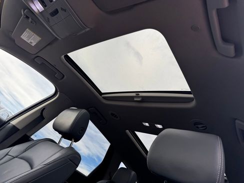 Used 2020 Buick Enclave Premium w/ Sun and Sites Package image 10