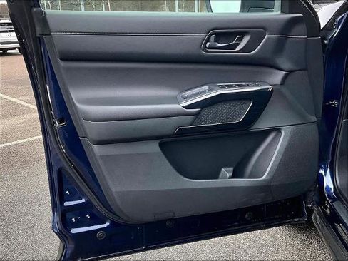 Certified 2024 Nissan Pathfinder SV image 9