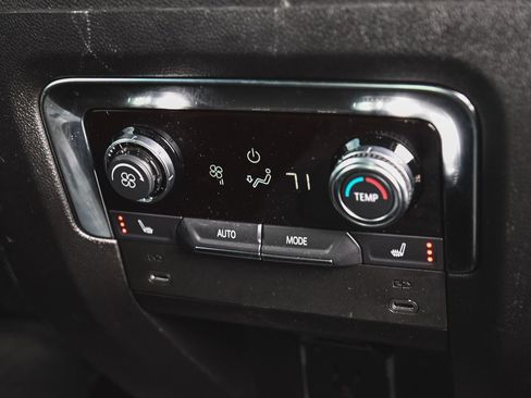 Used 2025 GMC Yukon XL Denali AWD/4WD image 33