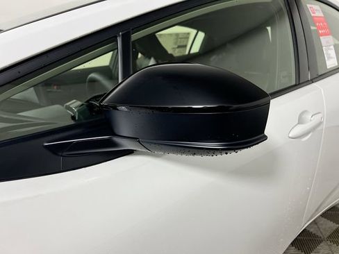 New 2025 Toyota Prius Plug-In Hybrid image 10