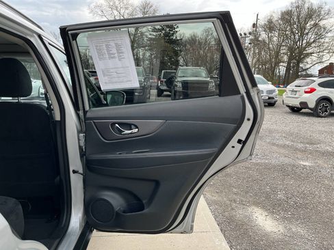 Used 2016 Nissan Rogue SV w/ SV Moonroof Package image 12