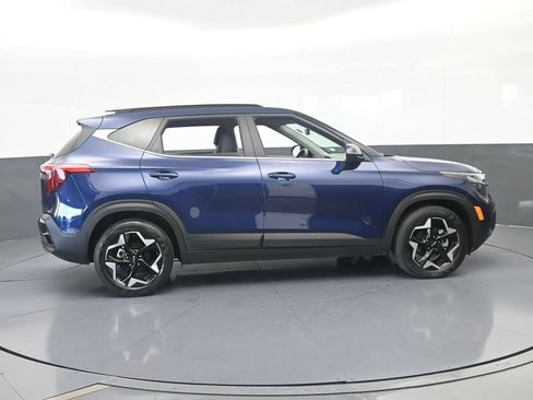 Used 2024 Kia Seltos EX FWD image 7