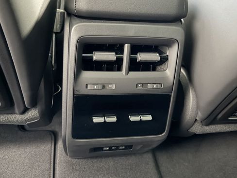 Used 2025 Porsche Macan Electric RWD image 13