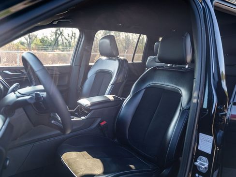 Used 2023 Jeep Grand Cherokee L Laredo image 22