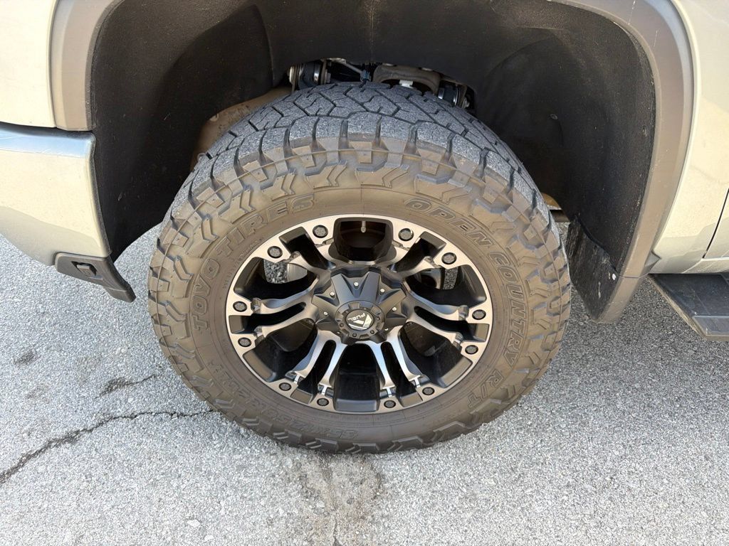 Used 2024 Chevrolet Silverado 3500 High Country w/ Technology Package AWD/4WD image 34