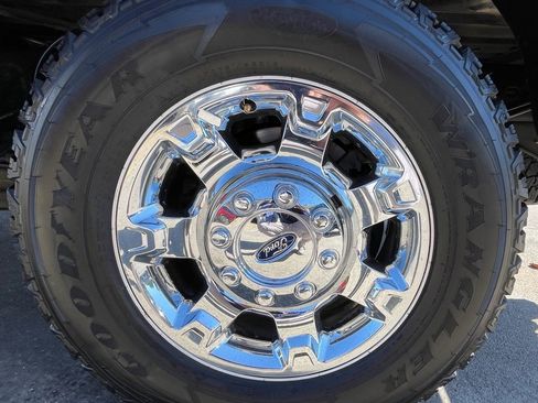 Used 2016 Ford F250 Lariat w/ Chrome Package image 12