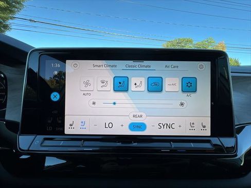 New 2026 Volkswagen Taos SE image 18