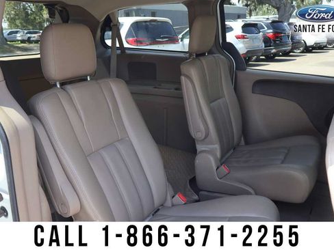 Used 2016 Chrysler Town & Country Touring FWD image 18