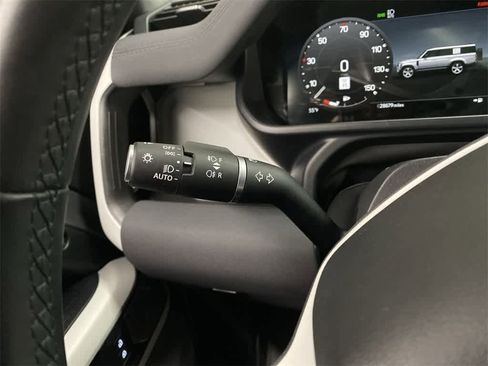 Used 2023 Land Rover Defender 130 X-Dynamic SE image 24