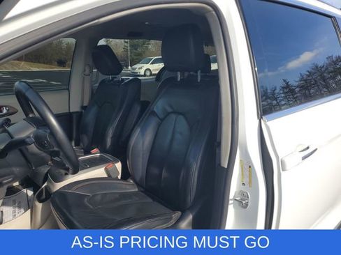 Used 2018 Chrysler Pacifica Touring-L Plus image 18