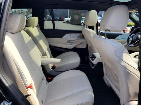 Used 2025 Mercedes-Benz GLS 450 4MATIC image 19