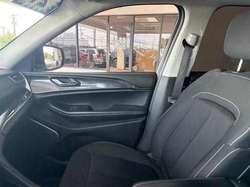 Used 2021 Jeep Grand Cherokee L Laredo w/ Luxury Tech Group I AWD/4WD image 26