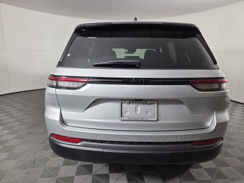 New 2026 Jeep Grand Cherokee Altitude image 9