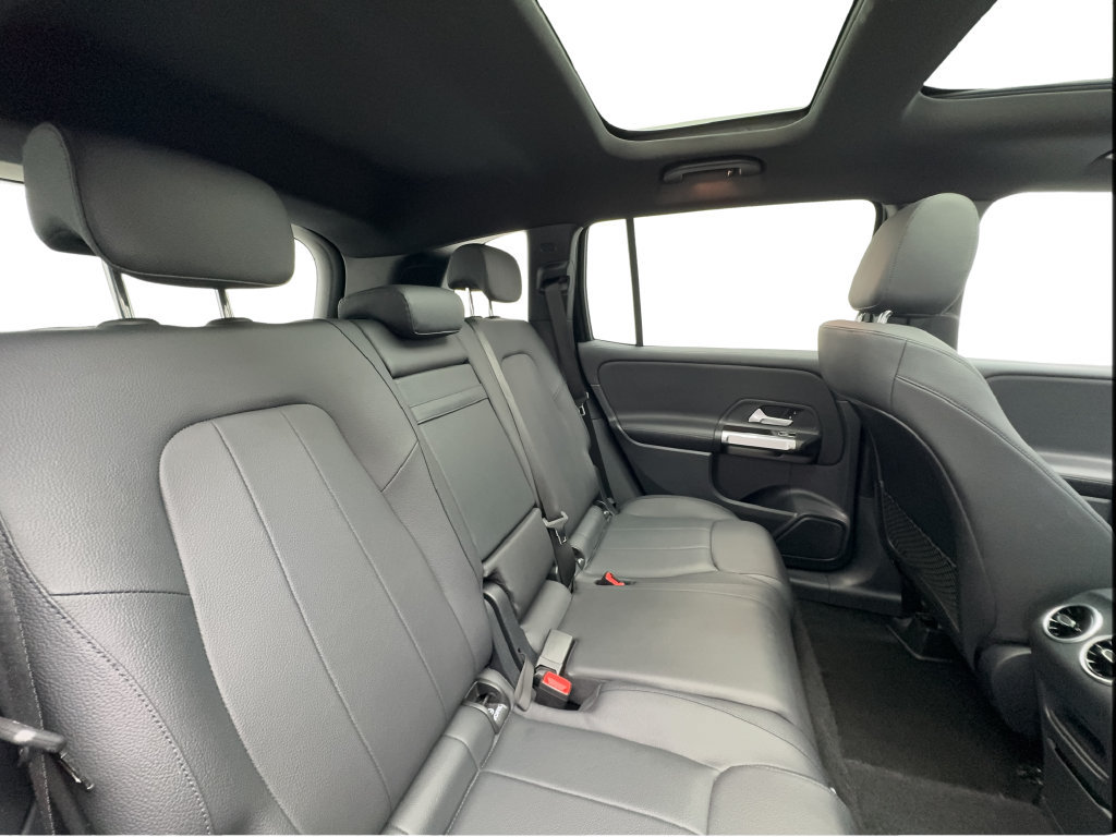 Used 2025 Mercedes-Benz GLB 250 4MATIC image 28