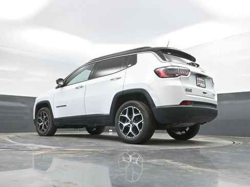 Used 2025 Jeep Compass Limited AWD/4WD image 38