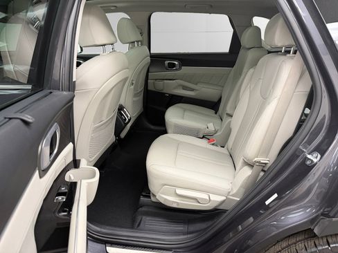 Used 2023 Kia Sorento SX Prestige w/ Panoramic Sunroof Package image 13