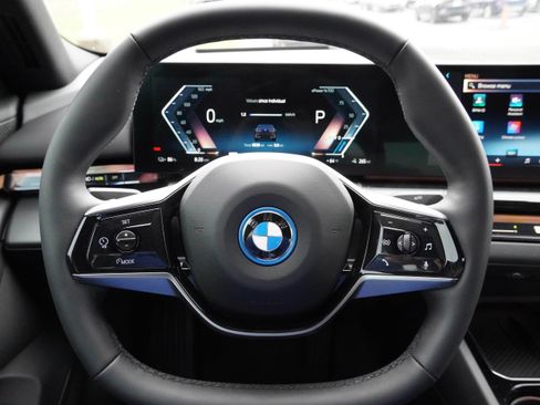 Used 2024 BMW i5 eDrive40i w/ M Sport Package RWD image 19