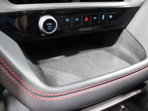 Used 2025 Ford Explorer ST-Line w/ ST-Line Street Pack AWD/4WD image 16
