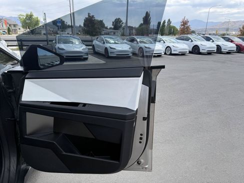 Used 2024 Tesla Cybertruck AWD Crew Cab image 22