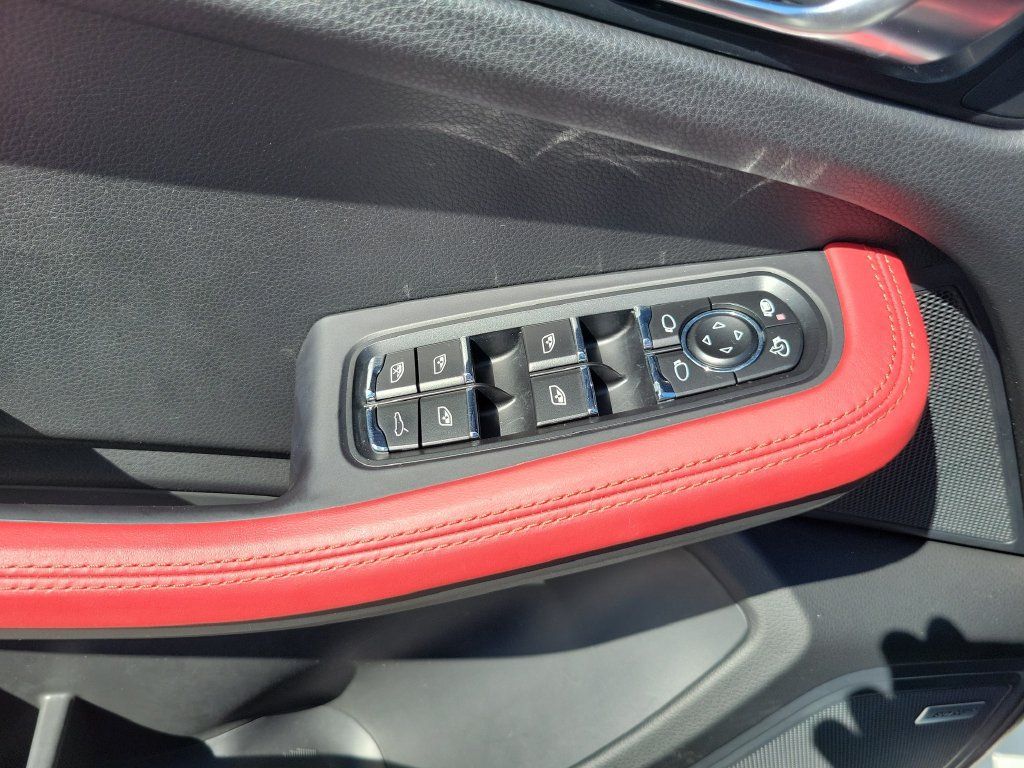 Used 2021 Porsche Macan AWD/4WD image 23
