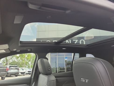 Used 2026 Buick Enclave Sport Touring w/ Power Package FWD image 12
