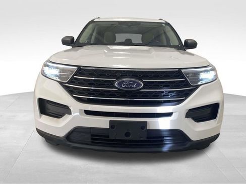 Used 2022 Ford Explorer XLT image 6