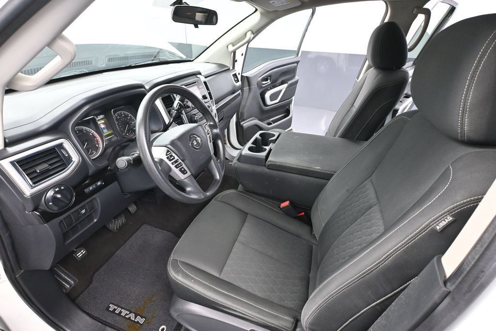 Used 2018 Nissan Titan SV AWD/4WD image 15