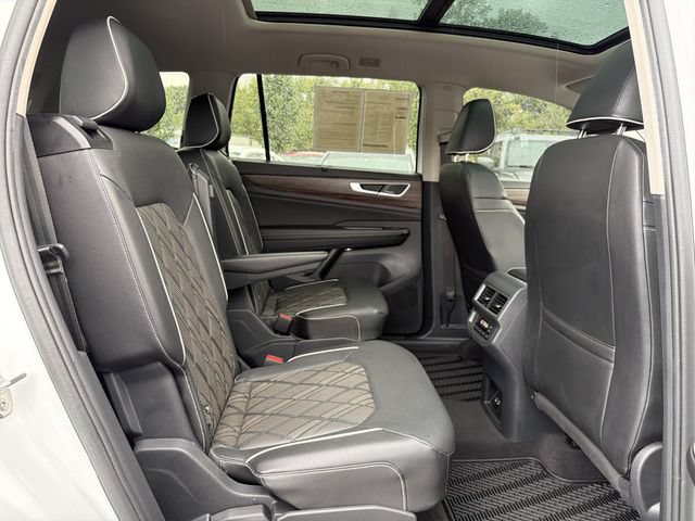 Used 2024 Volkswagen Atlas SEL Premium R-Line AWD/4WD image 18
