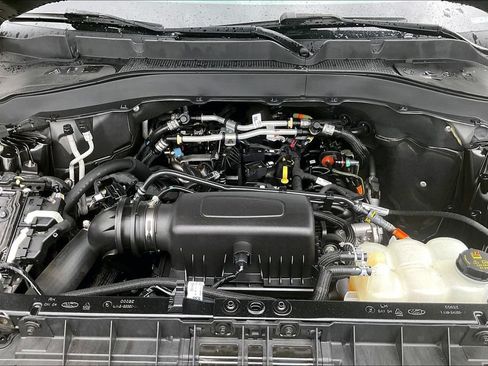 Used 2023 Ford Explorer XLT w/ Equipment Group 202A RWD image 9