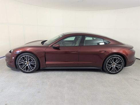 Used 2022 Porsche Taycan image 7