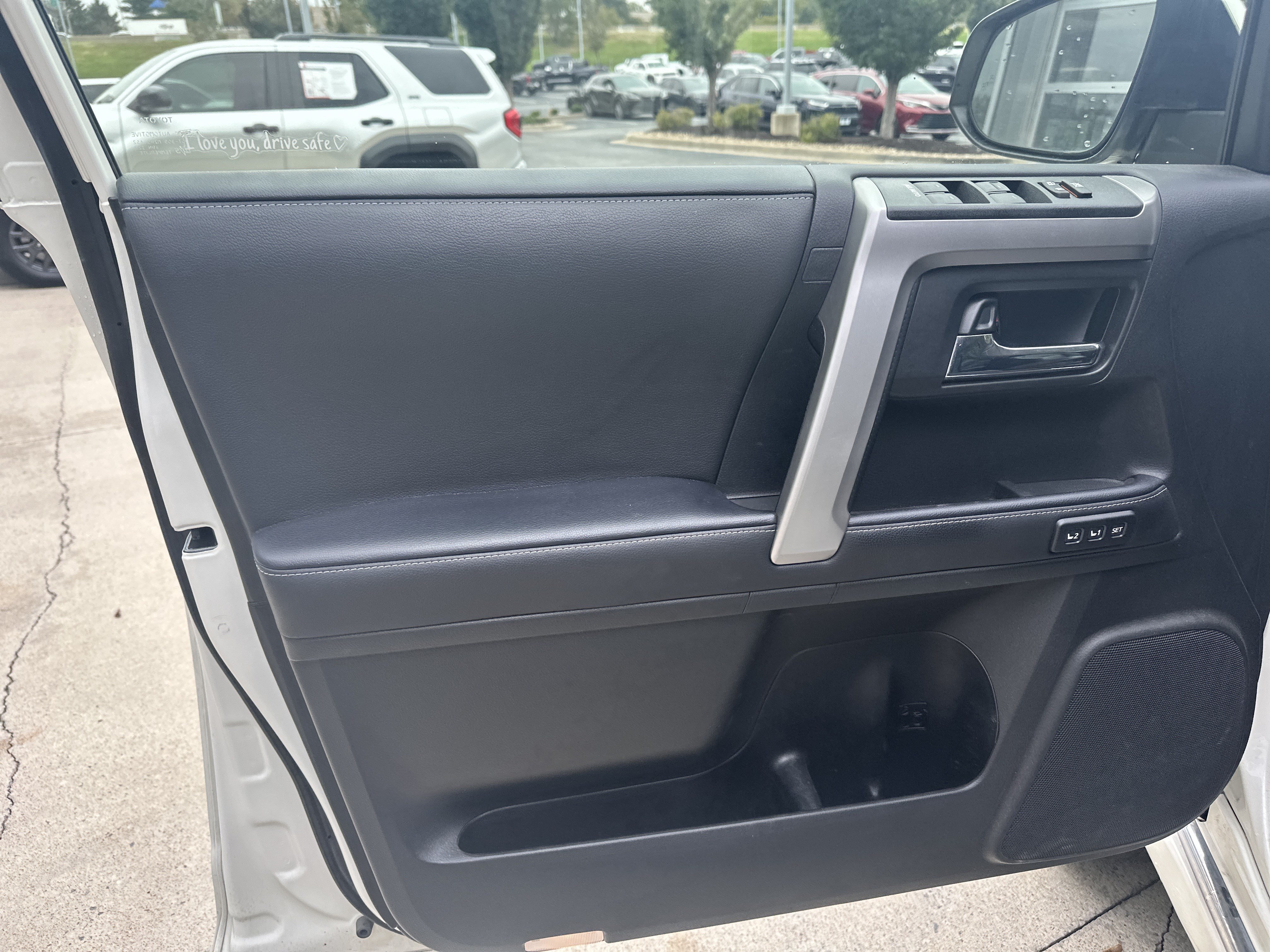 Used 2023 Toyota 4Runner Limited AWD/4WD image 13