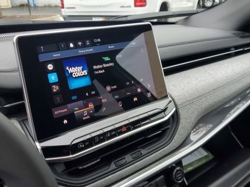 Certified 2024 Jeep Compass Latitude image 11