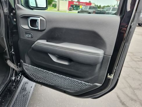 Used 2023 Jeep Wrangler Sahara image 25